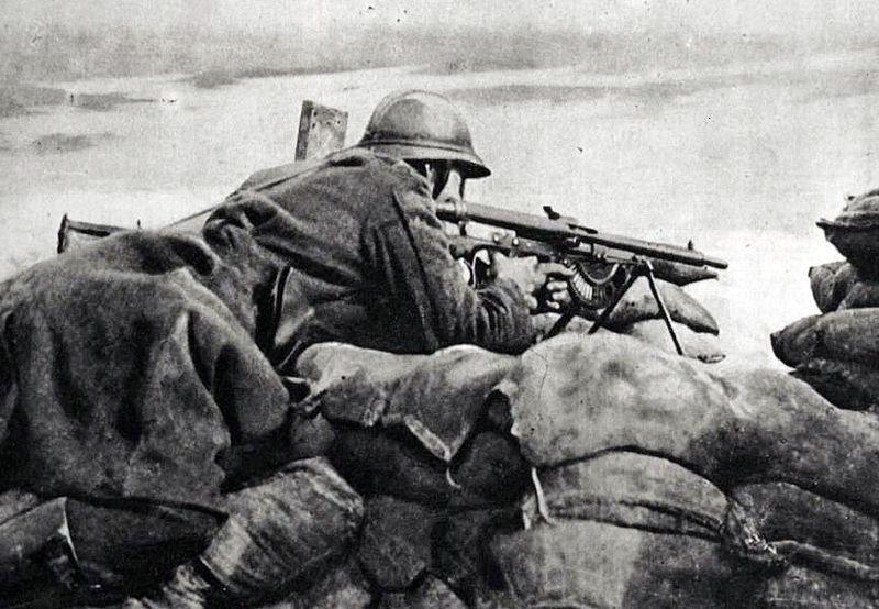 A machine gunner using the Modele 1915 CSRG Chauchat to defend a trench