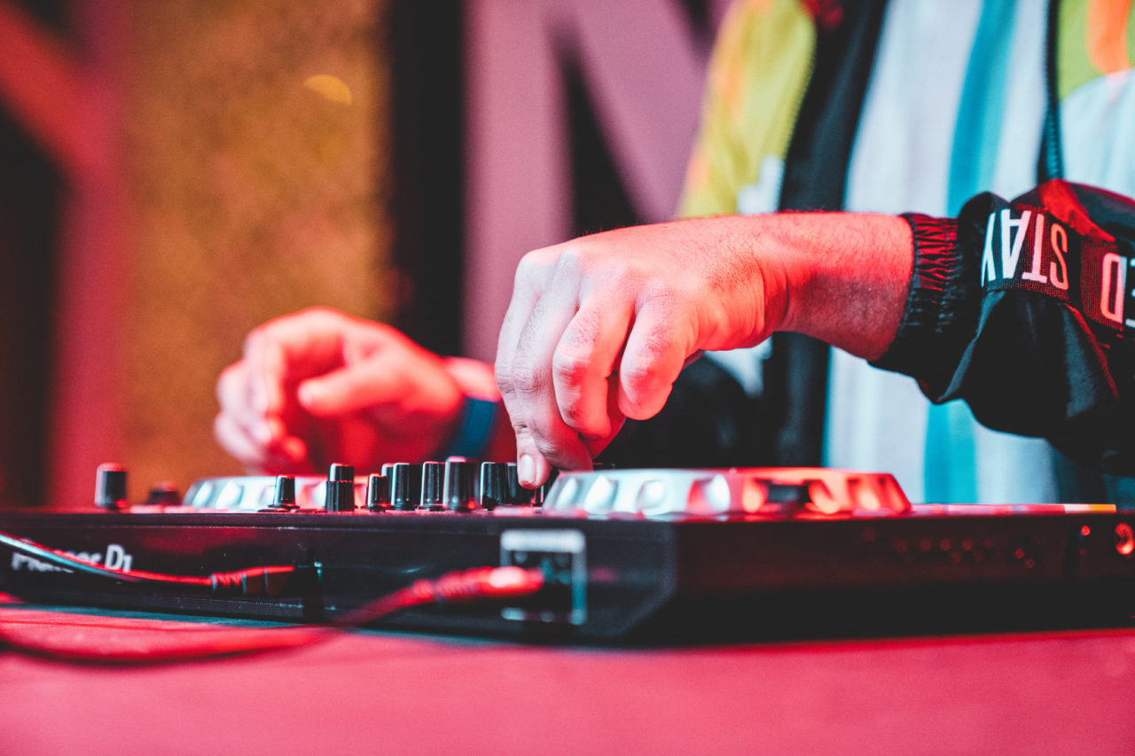 Top 5 Things To Consider When Buying DJ Equipment
