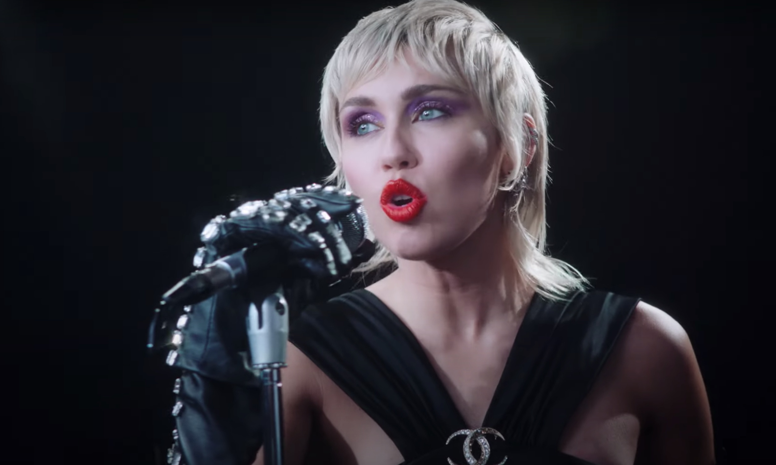 Miley Cyrus Release Single ‘midnight Sky While Cheefully Singing Her 