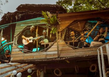 Erik & The Worldly Savages Explores the Emotions. of Living a Nomadic Life in Their EP ‘FUTURE THUNDER VOID’